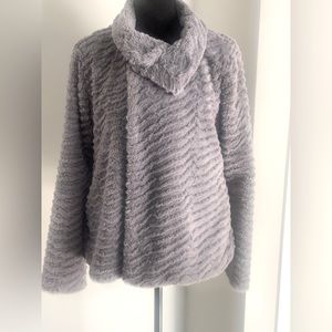 Patagonia gray women’s fleece.